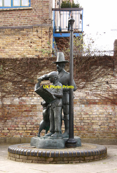 Photo 6"x4" Sculpture on Thames Path Bermondsey c2012