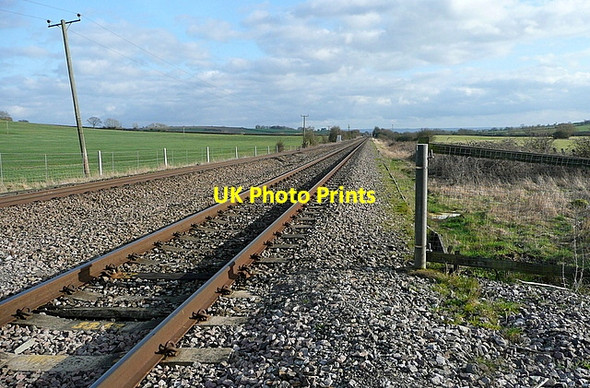 Photo 6"x4" Chiltern Railways view towards London Lower Pollicot c2012