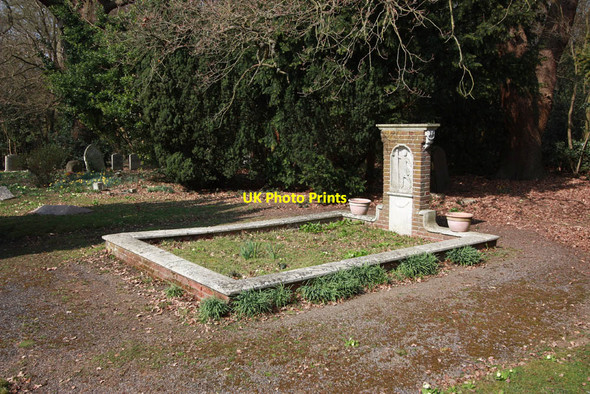 Photo 6"x4" St Mary the Virgin, Theydon Bois - Churchyard Piercing Hill c2012