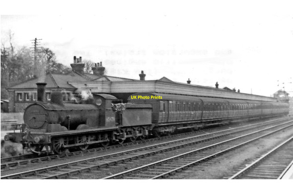Photo 6"x4" Military Leave train at Hitchin with ex-GE 0-6-0 Hitchin c1957