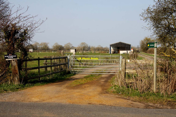Photo 6"x4" The footpath runs through Northmead Farm Charney Bassett c2012