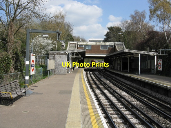 Photo 6"x4" Ickenham station Ruislip c2012