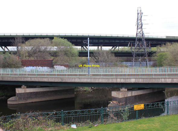 Photo 6"x4" Supertram bridge over River Don Hill Top\/SK3992 c2012