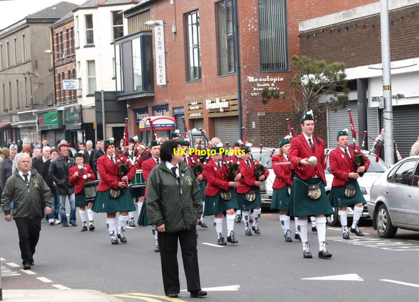 Photo 6"x4" Pipe band at the Newcastle Sinn F\u00c3\u00a9in (Joe McCackard Cumann) Easter Parade Newcastle\/J3732 c2012