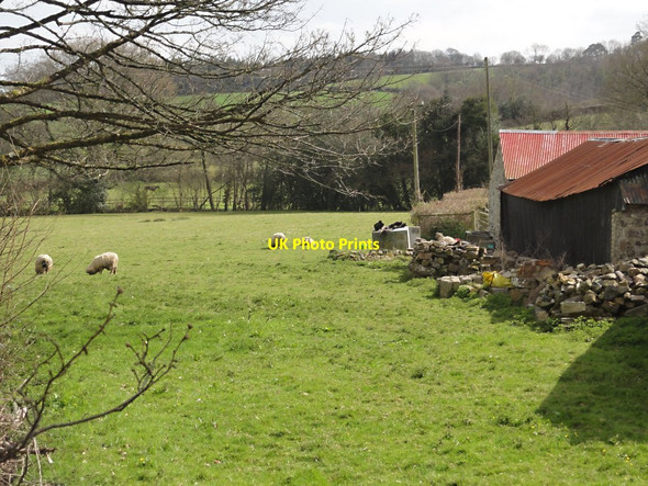 Photo 6"x4" Field and Barns in Sigford Sigford c2012