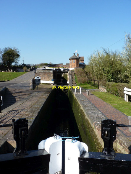Photo 6"x4" Bratch bottom lock - looking uphill Ounsdale c2012