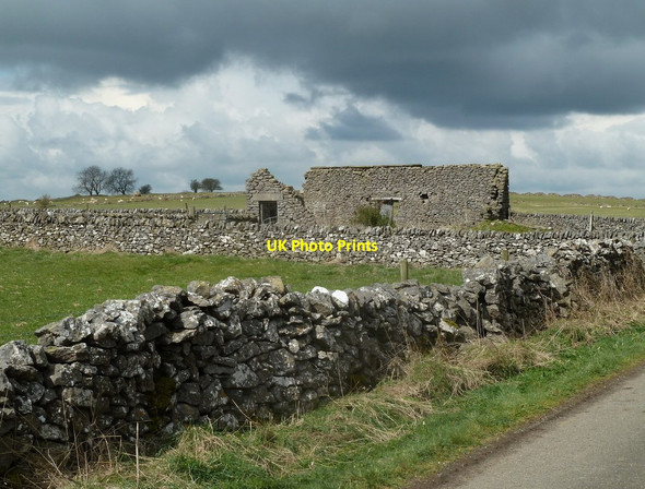 Photo 6"x4" Old barn by Leys Lane Grangemill c2012