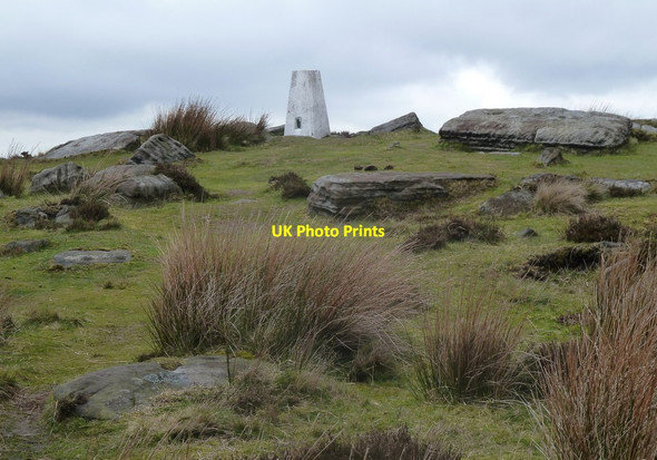 Photo 6"x4" Approaching the White Edge trig point Curbar c2012