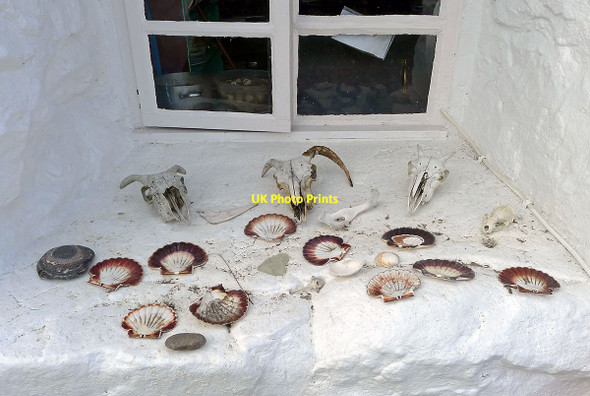 Photo 6"x4" Window sill of Gatliff Trust Hostel Ruisigearraidh c2011