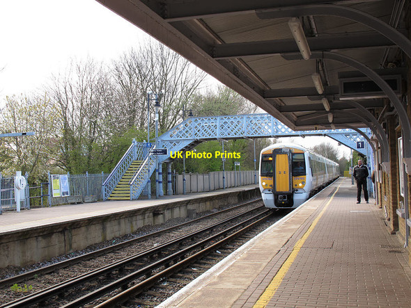 Photo 6"x4" The London train at Sandwich Sandwich c2012