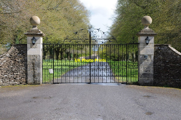 Photo 6"x4" The gate to Upton Grove Tetbury c2012