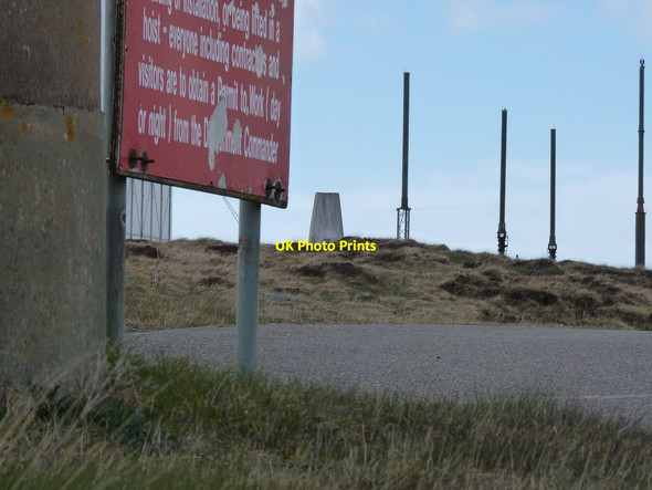 Photo 6"x4" The trig on Cleitreabhal a Deas Balranald c2012