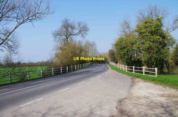 Photo 6"x4" Lechlade Road (A417) looking towards Lechlade on Thames Lechlade on Thames c2012