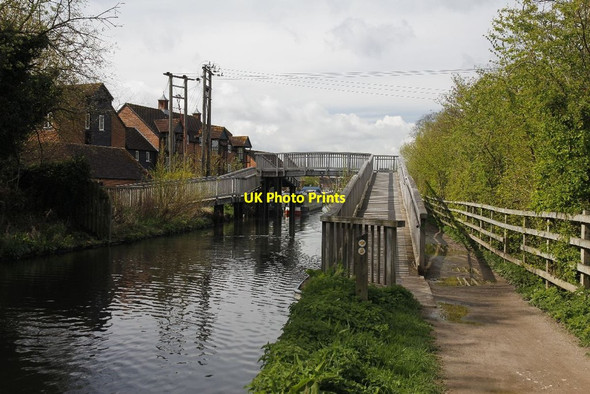 Photo 6"x4" Footbridge to the Moorings Newbury\/SU4767 c2012