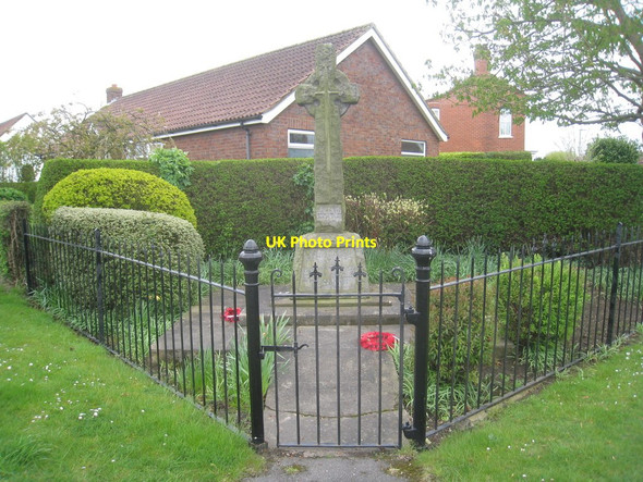 Photo 6"x4" War Memorial, Marshchapel Eskham c2012