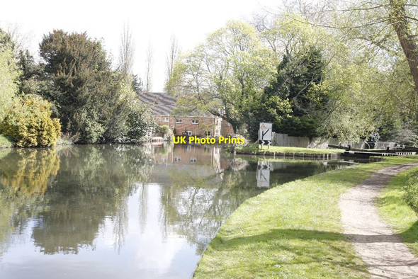 Photo 6"x4" Off to the right Newbury\/SU4767 c2012