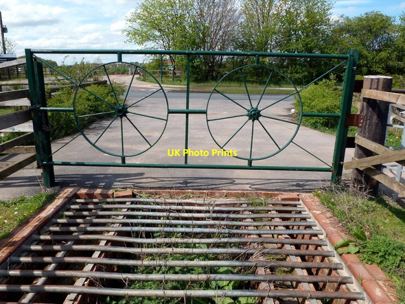 Photo 6"x4" Fence and cattle grid  Kiveton Park\/SK4983 c2012