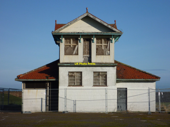 Photo 6"x4" East Lothian Architecture : The Disused Pavilion at Winterfield Park, Dunbar Dunbar c2011