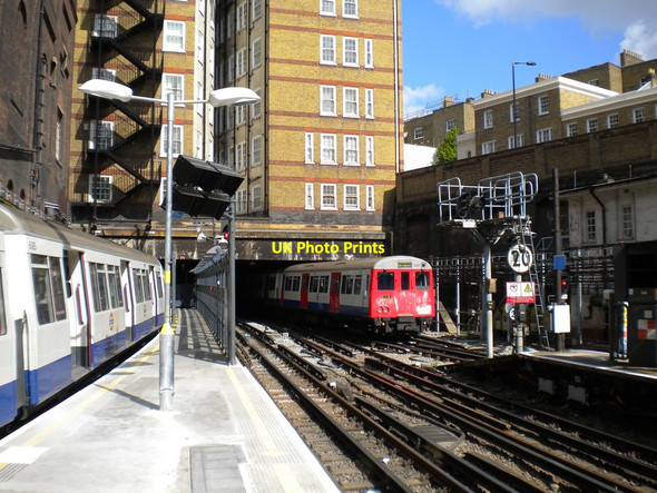 Photo 6"x4" Train entering Baker Street (Metropolitan line) from the north Marylebone\/TQ2881 c2010