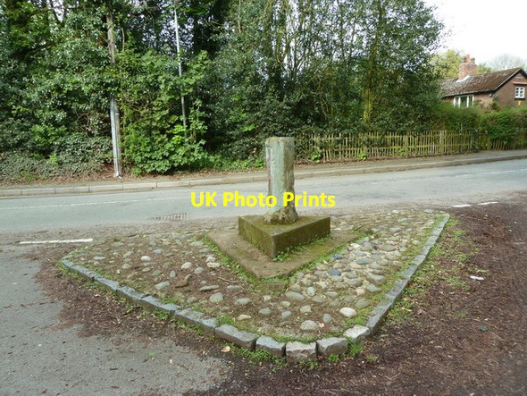 Photo 6"x4" Guide post? Aston Lane Aston\/SJ5578 c2012