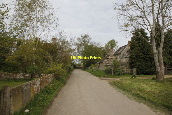 Photo 6"x4" Back along the lane Kelmscot c2012