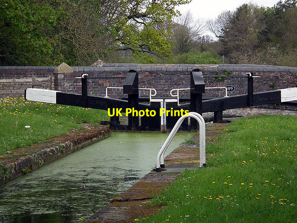 Photo 6"x4" Bank Lock on the Montgomery Canal Pool Quay c2012 P1