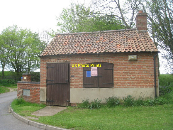Photo 6"x4" Building at the entrance to Brecks Farm Maplebeck c2012
