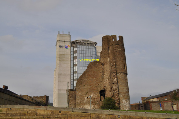 Photo 6"x4" Swansea castle - old meets new. Swansea\/Abertawe c2012