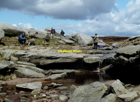 Photo 6"x4" At the top of Kinder Downfall Farlands Booth c2012