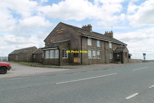 Photo 6"x4" Cat and Fiddle Pub Knotbury c2012
