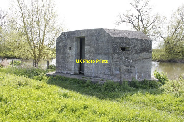 Photo 6"x4" Back with a fence Eaton Hastings c2012