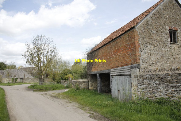 Photo 6"x4" Barn at Kelmscott Eaton Hastings c2012