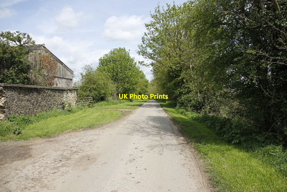 Photo 6"x4" Past the farm Kelmscot c2012
