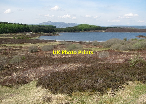 Photo 6"x4" Loch Kinardochy Tomphubil c2012