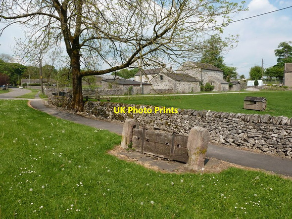 Photo 6"x4" Wormhill village stocks Wormhill\/SK1274 c2012
