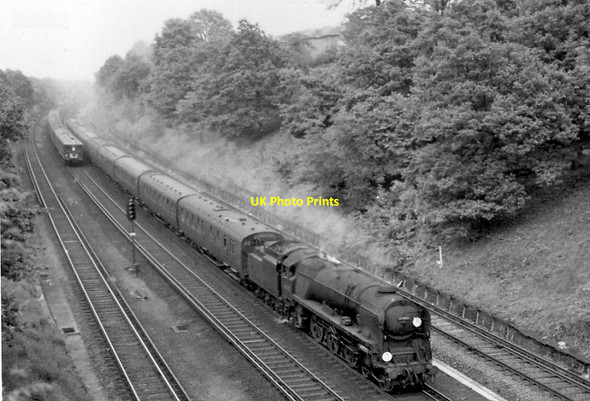 Photo 6"x4" Waterloo - Bournemouth express approaching Surbiton Surbiton c1965