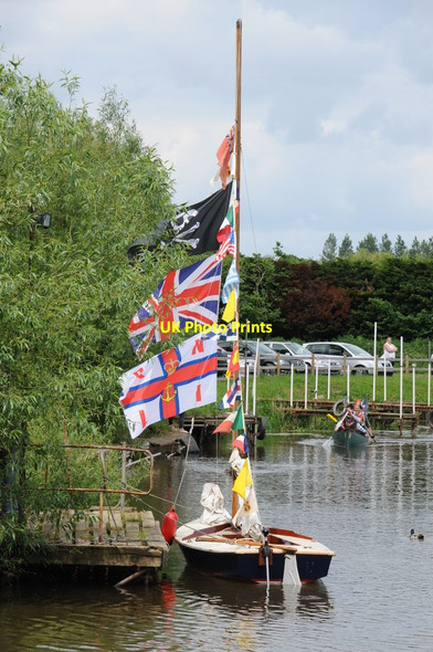Photo 6"x4" Jubilee flags, Twyning Fleet Twyning Green c2012