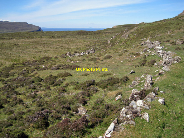 Photo 6"x4" Boundary wall and building ruin  Ferinquarrie c2012