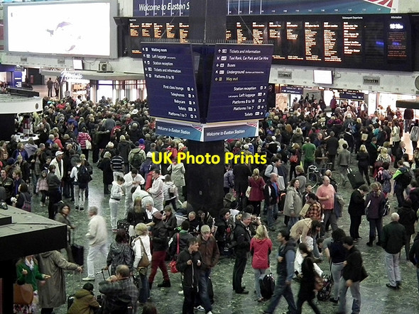 Photo 6"x4" Jubilee crowds at Euston Station London c2012