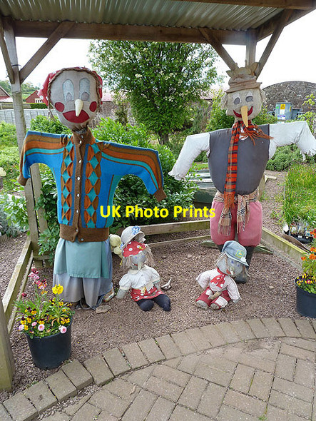 Photo 6"x4" A scarecrow family at the Knowes Farm Shop garden East Linton c2012