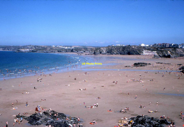 Photo 6"x4" Newquay Beach 1975 Newquay\/SW8161 c1975