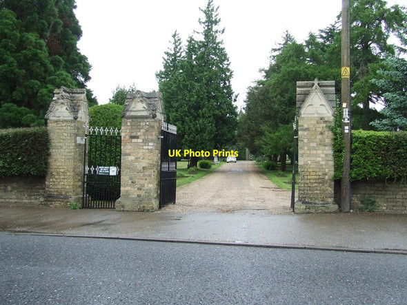 Photo 6"x4" Entrance Gates Sudbury\/TL8741 c2012