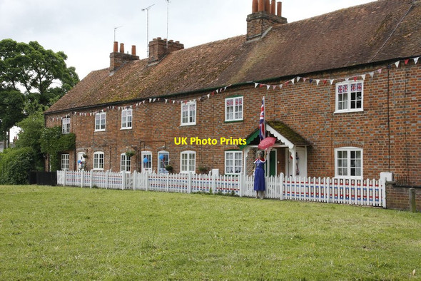 Photo 6"x4" Bunting on the cottages Cholsey c2012
