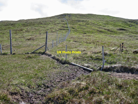 Photo 6"x4" Fence junction in Br\u00c3\u00a0igh na Cloiche Ramasaig c2012
