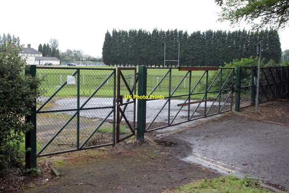 Photo 6"x4" Highfield Sports Ground gate  Beeston\/SK5236 c2012