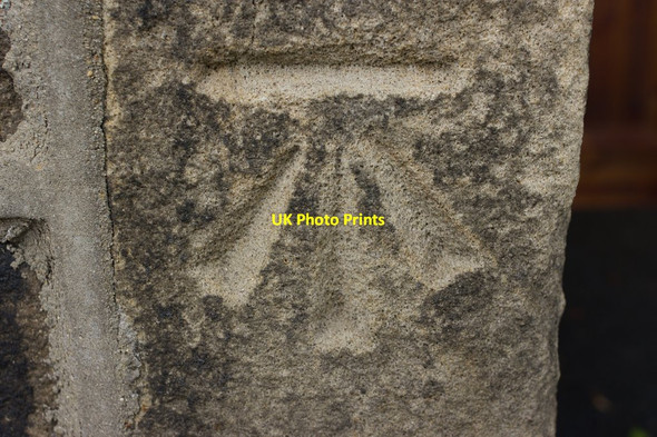 Photo 6"x4" Cut Bench Mark, Chevin Inn Guiseley c2012