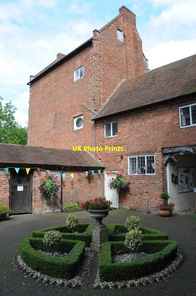 Photo 6"x4" The Courtyard, Harvington Hall Harvington\/SO8774 c2012