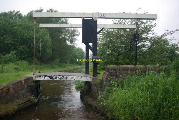 Photo 6"x4" Long Butts Lift Bridge, Caldon Canal Norton Green\/SJ9052 c2012