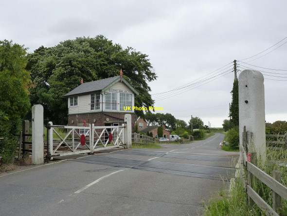 Photo 6"x4" Scopwick Signal Box and level crossing  Kirkby Green c2012