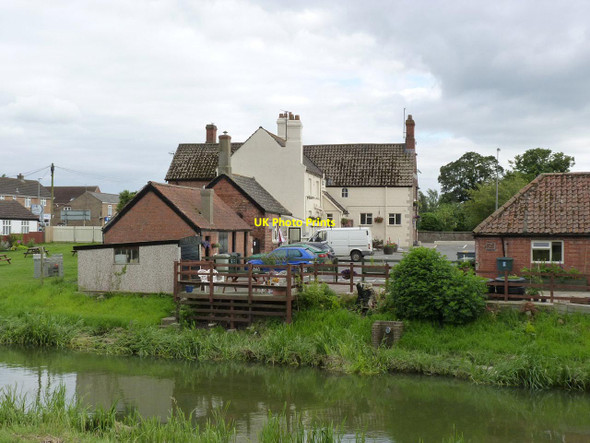 Photo 6"x4" The White Bull, Coningsby  Coningsby c2012